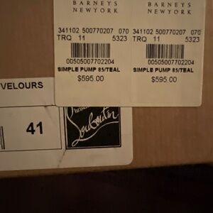 Never worn, Christian Louboutin simple pump